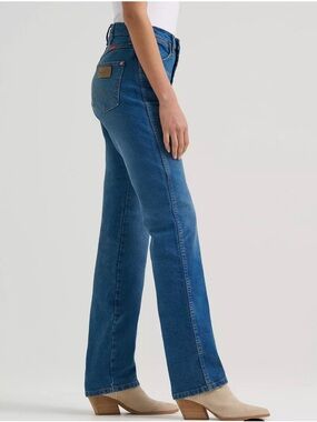 Wrangler Cowboy Cut Jeans in Classic Blue Denim Autumn